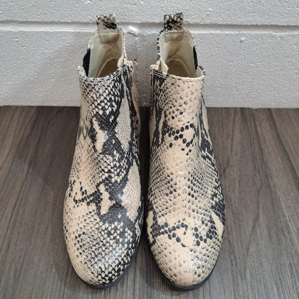 SO ankle booties